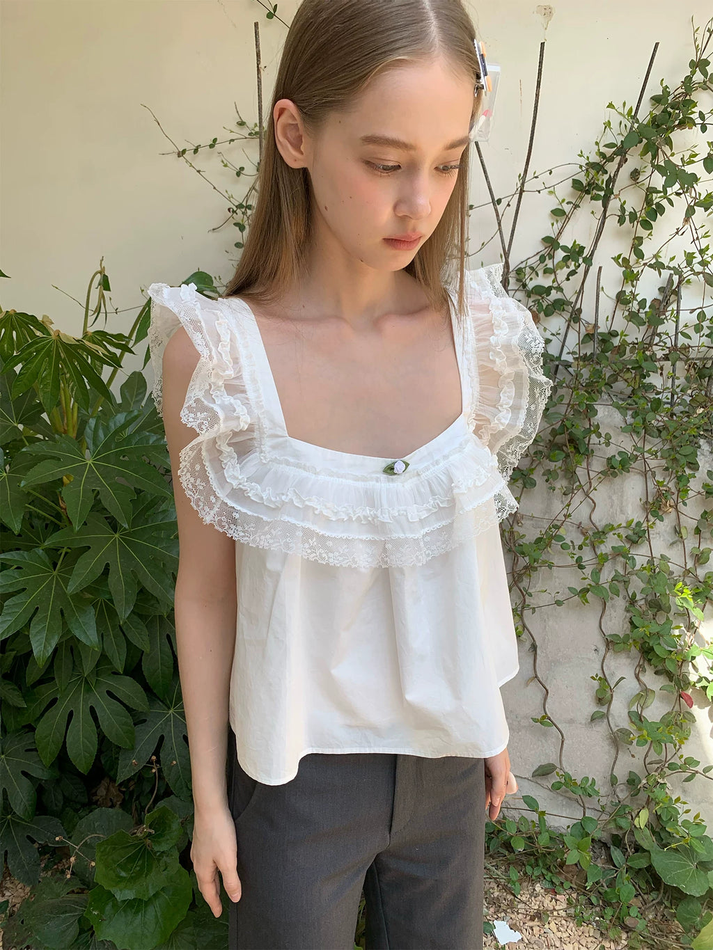 SOOMIE Floral Lace Crop Top
