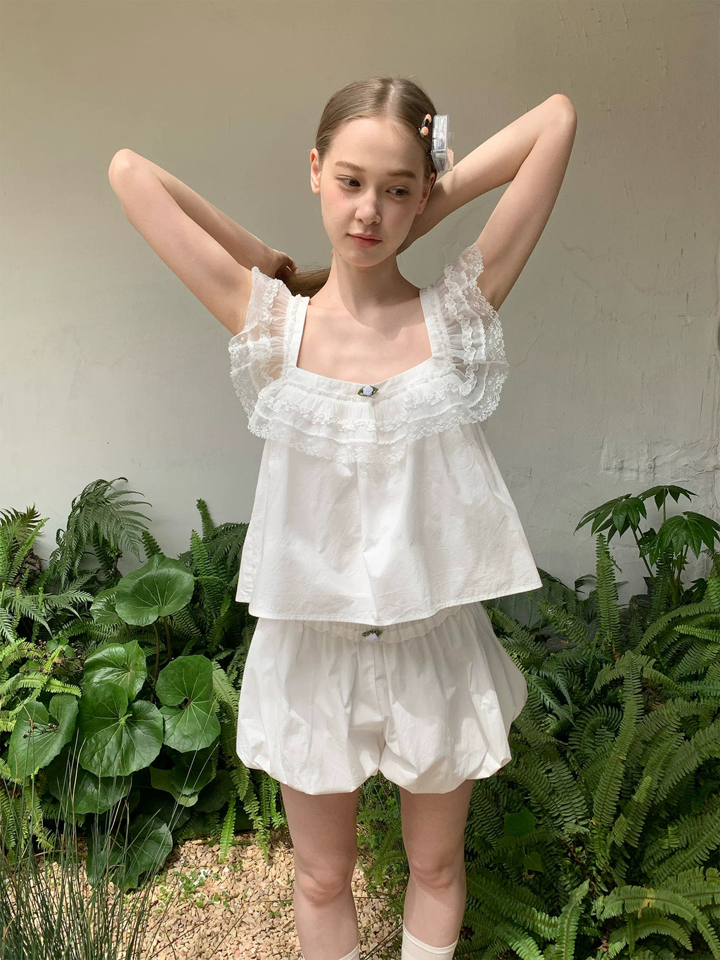 SOOMIE Floral Lace Crop Top