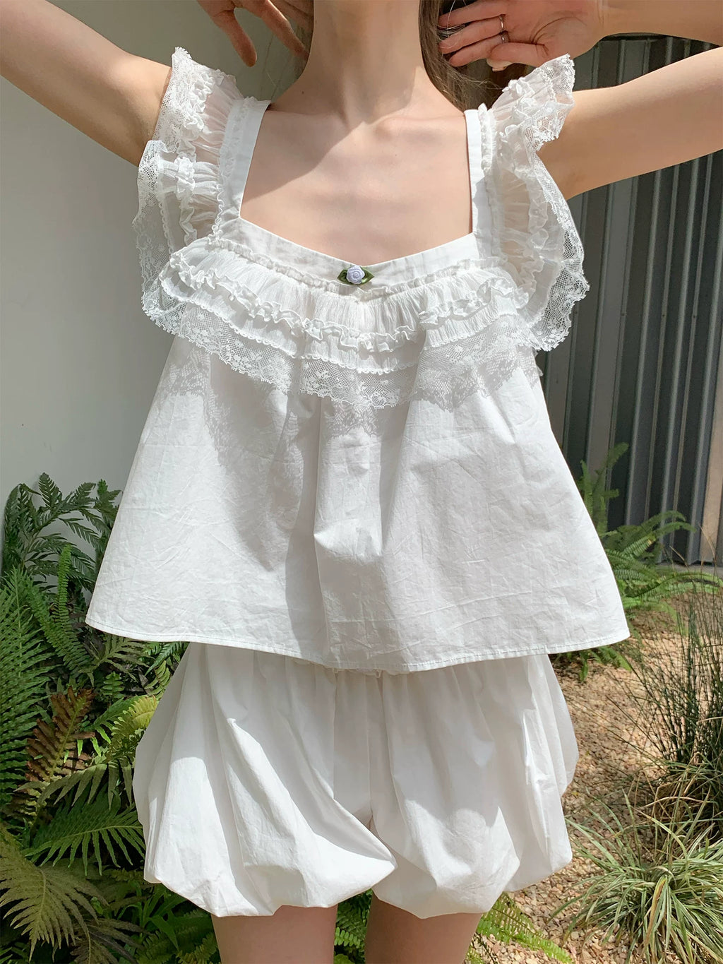 SOOMIE Floral Lace Crop Top