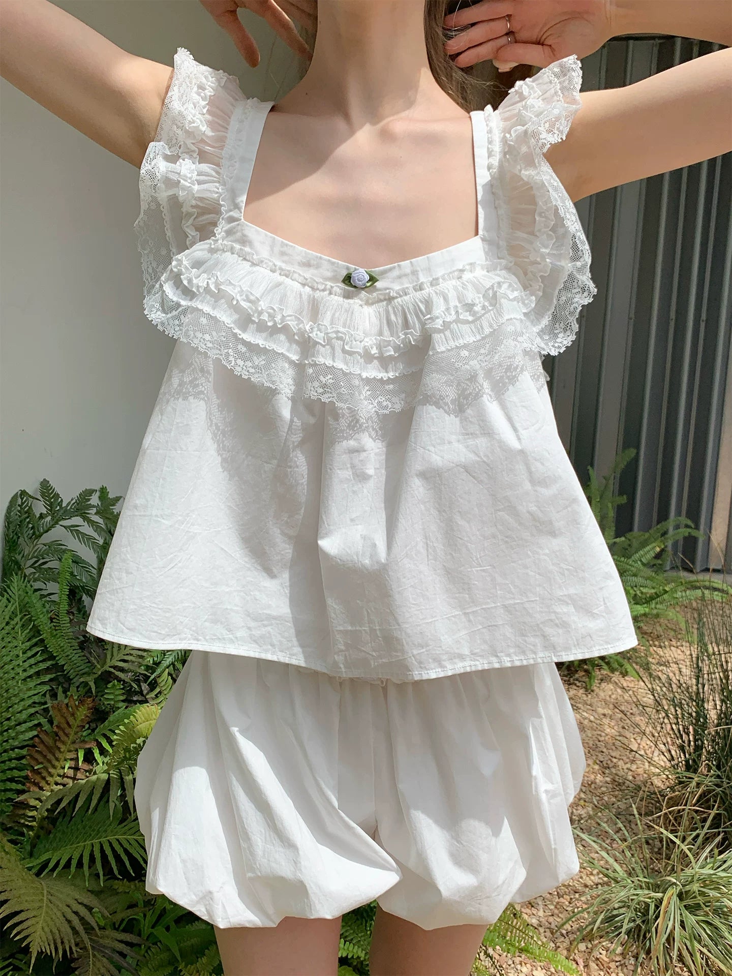 SOOMIE Floral Lace Crop Top