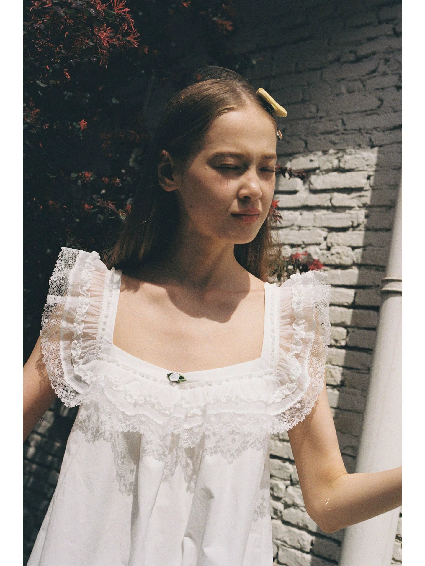SOOMIE Floral Lace Crop Top
